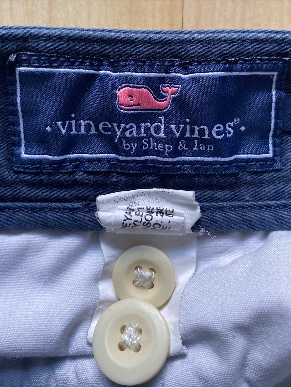 Vineyard Vines Whale Print Men's Size 36 Casual Shorts - Picture 4 of 6